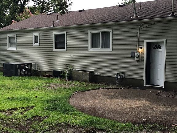 4th image of 1328 Oak Park Ave