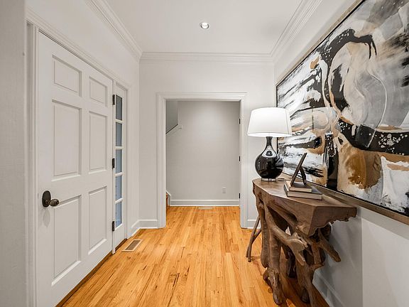 5th image of 23 Saint Thomas Ct