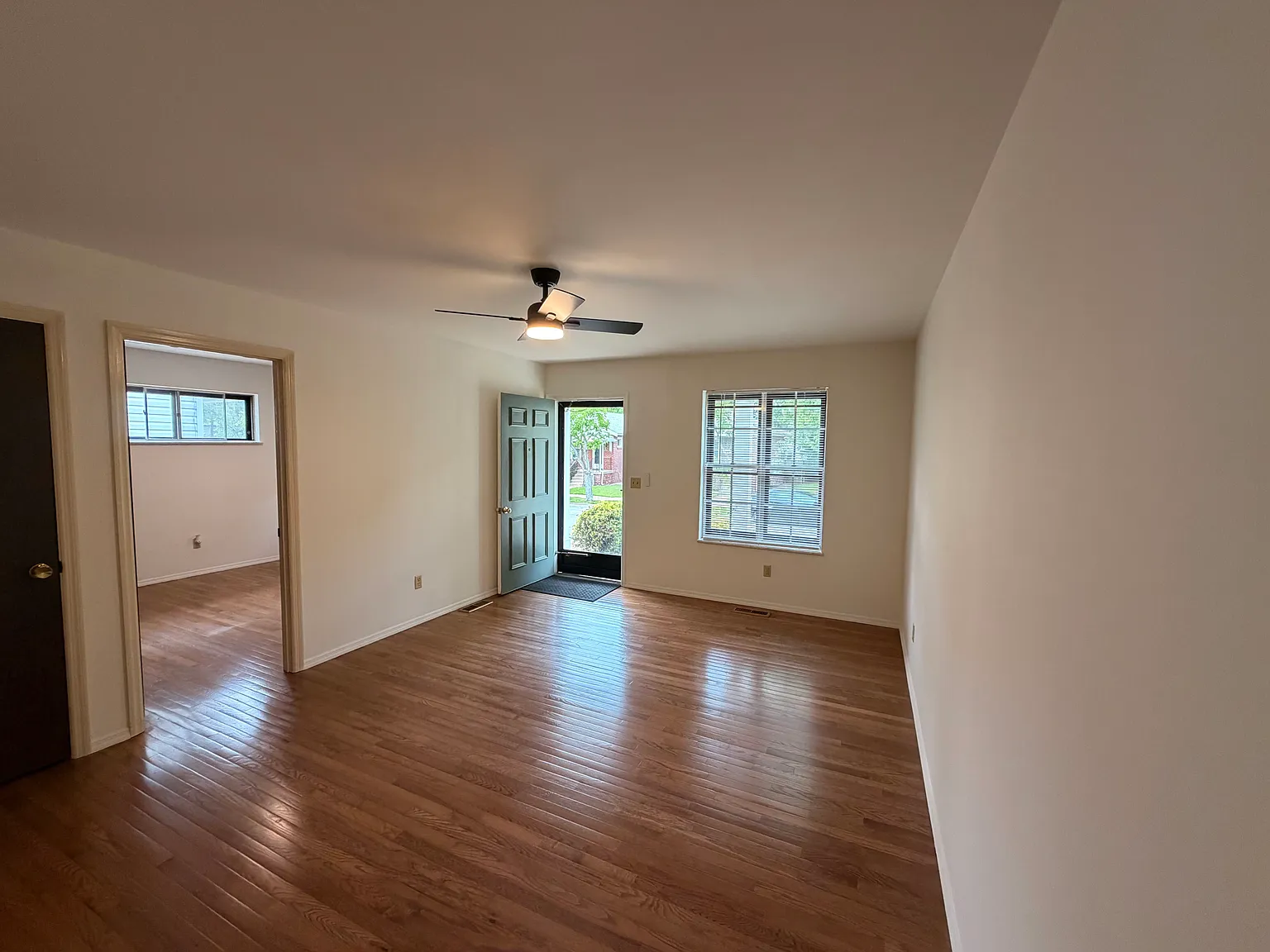 3 bed, 1100 sqft, $2,250 — Photo 2