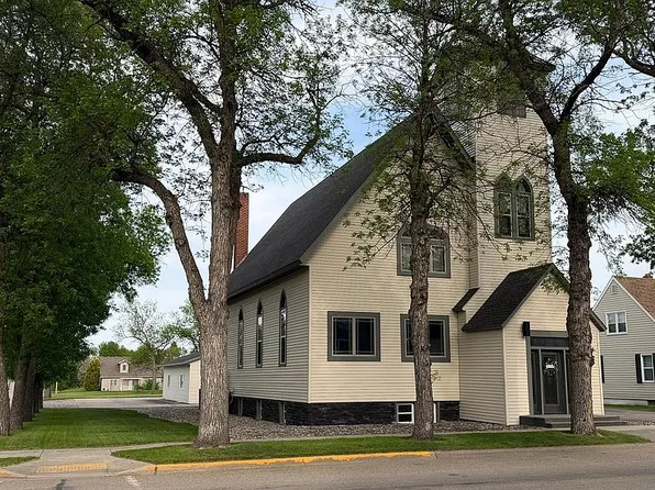 707 9th St NE, Cooperstown, ND 58425