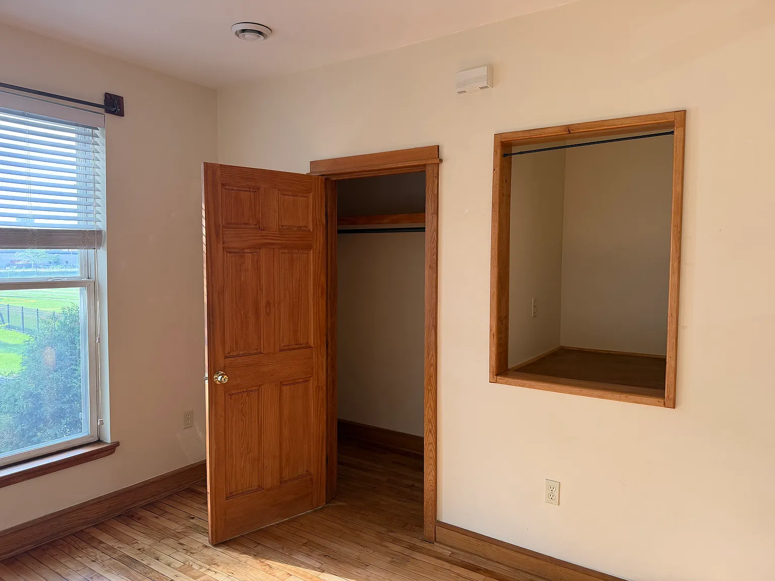 Studio, $900 — Photo 2