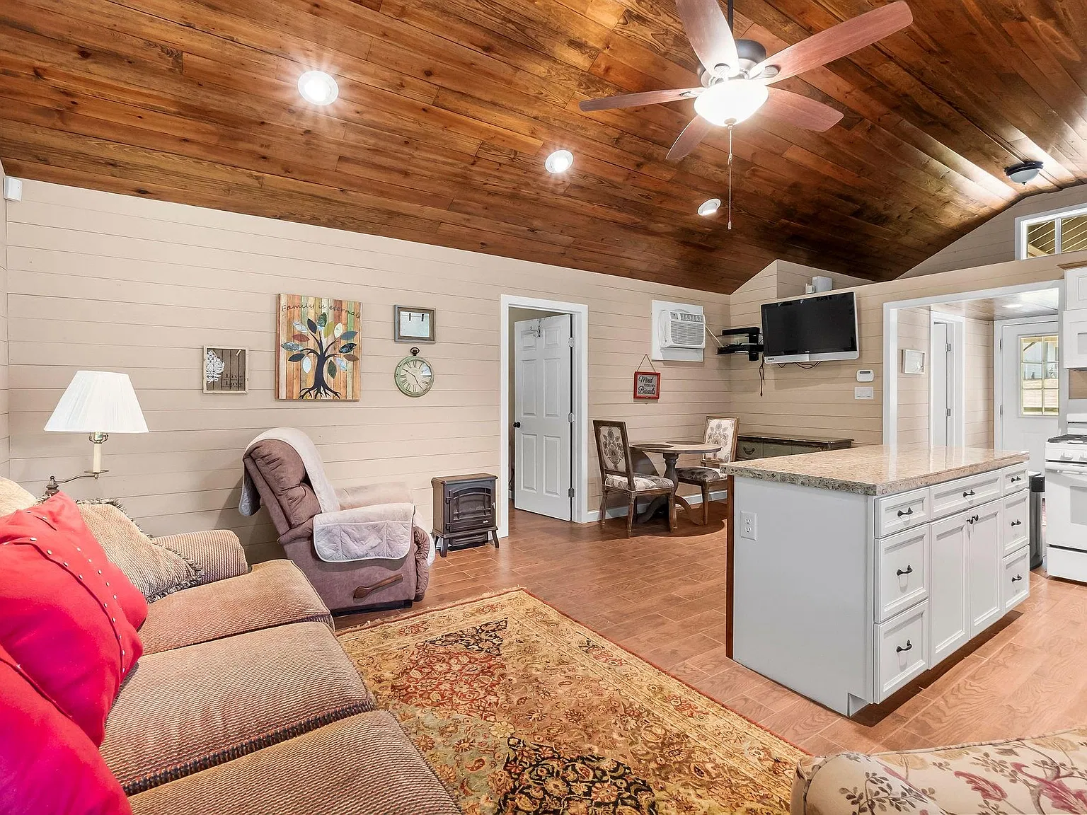1 bed, 1.0 bath, 660 sqft, $1,500 — Photo 2