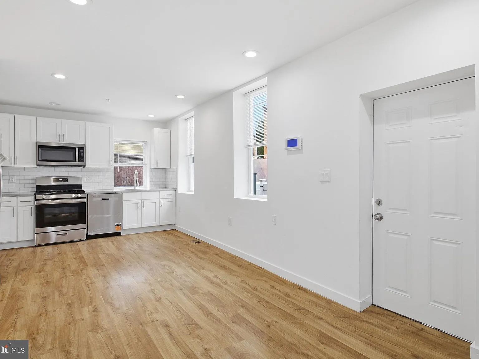 2 bed, 2.0 bath, 1000 sqft, $1,700 — Photo 1