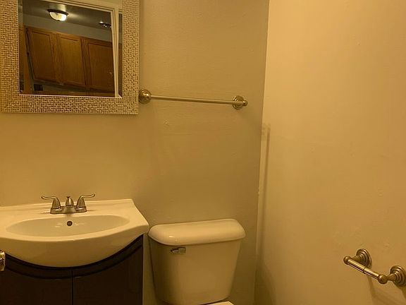 3rd image of 1456 N Farwell Ave #5