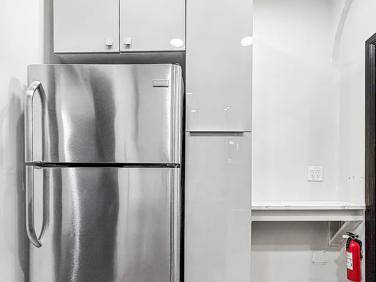248 Vernon Ave #2A — Photo 7