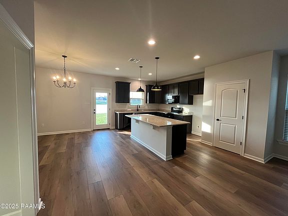 4th image of 115 Brattle Ct