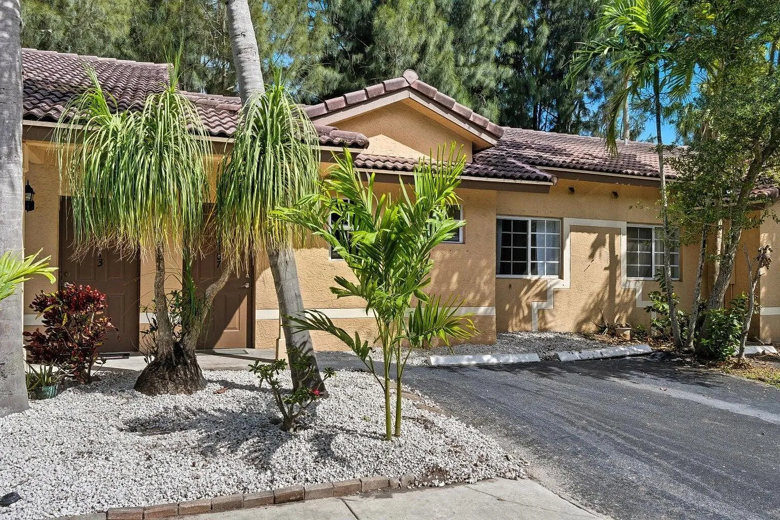 2 bed, 2.0 bath, 26992 sqft, $2,399 — Photo 1