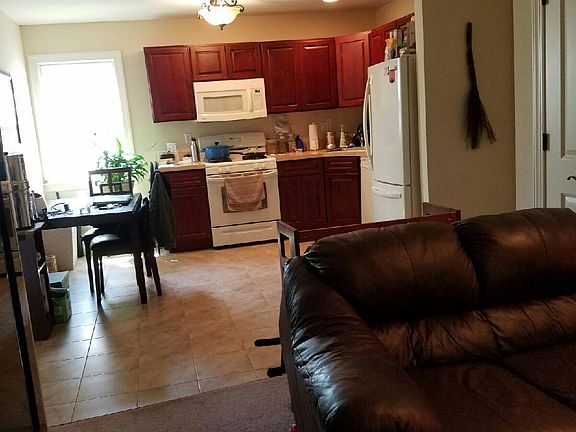 5th image of 2460 Victory Blvd Floor 2