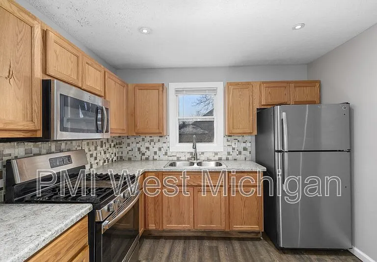 1038 3rd St NW — Photo 7
