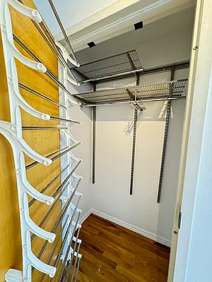 Rented by KNOCKKNOCK LLC | media 19