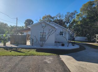 257 14th St NW, Largo, FL 33770