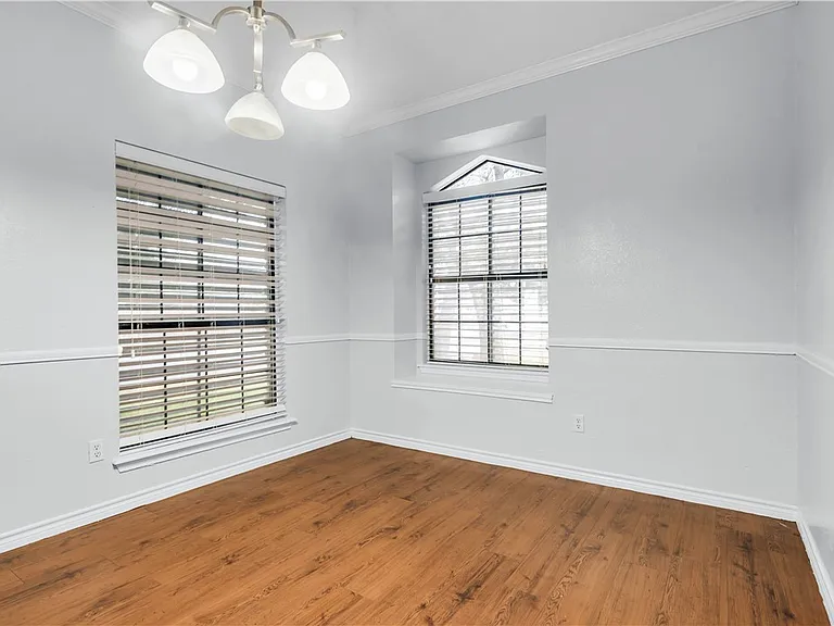 7658 Clearbrook Dr — Photo 22
