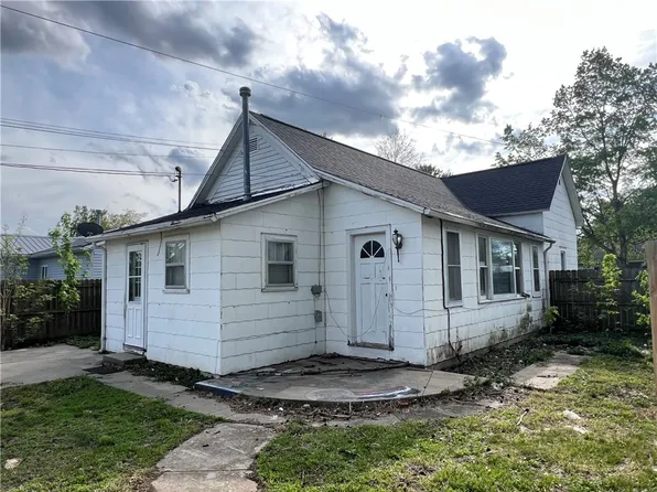 301 S 3rd St, Altamont, IL 62411