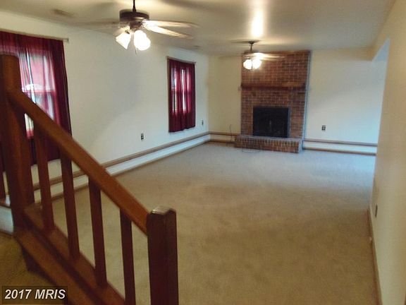 3rd image of 689 Folin Ct