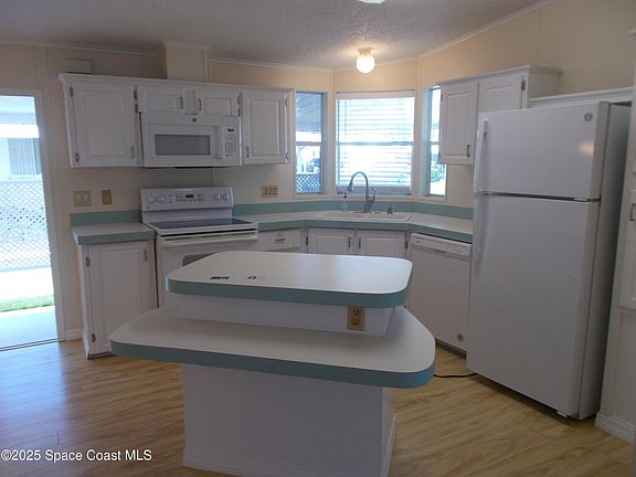 3rd image of 209 Kiwi Dr