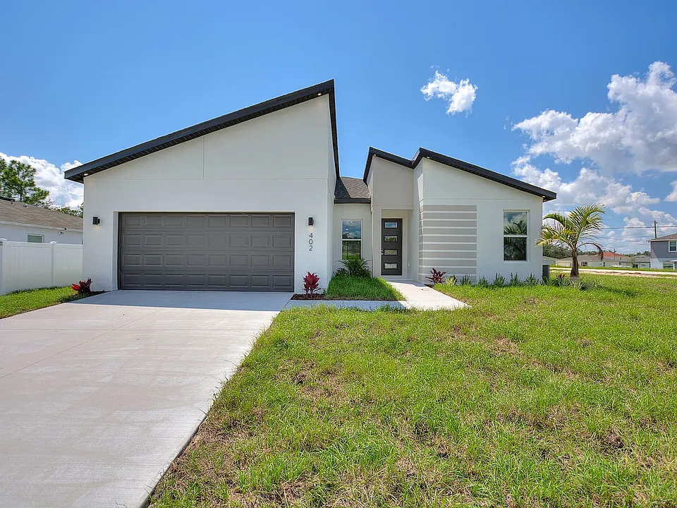 402 Oakland Ln