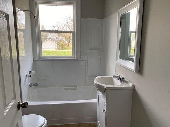 2nd image of 847-849 Fairwood Ave