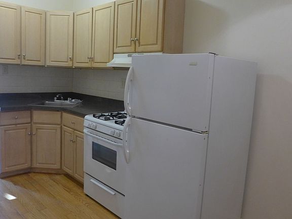 4th image of 554 11th St APT 2R