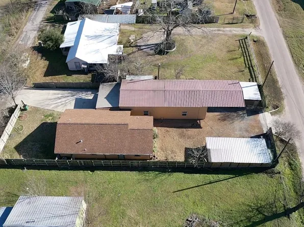 404 N Wilson St, Madisonville, TX 77864