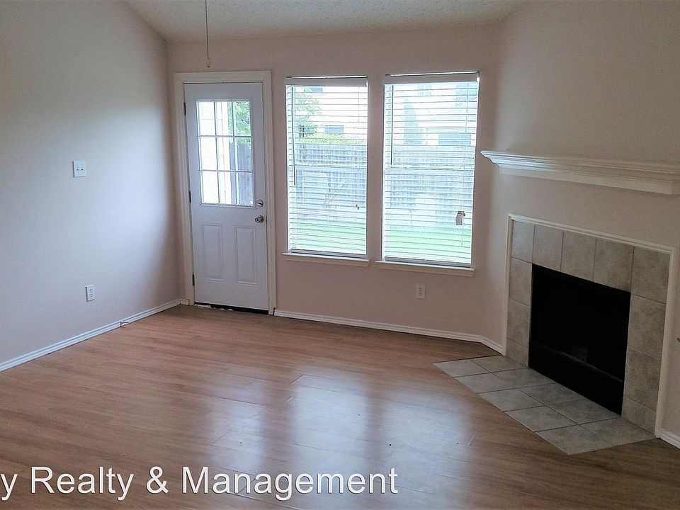 2nd image of 2005 Gardenia Dr