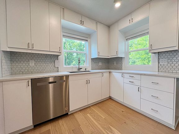5th image of 5802 N Park Ave
