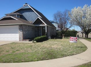 2101 Briarcliff Dr, Moore, OK 73170