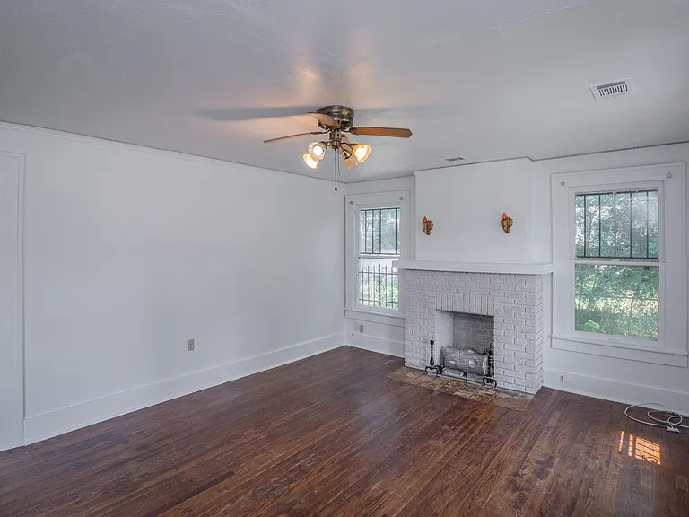 1018 Lewis St — Photo 7