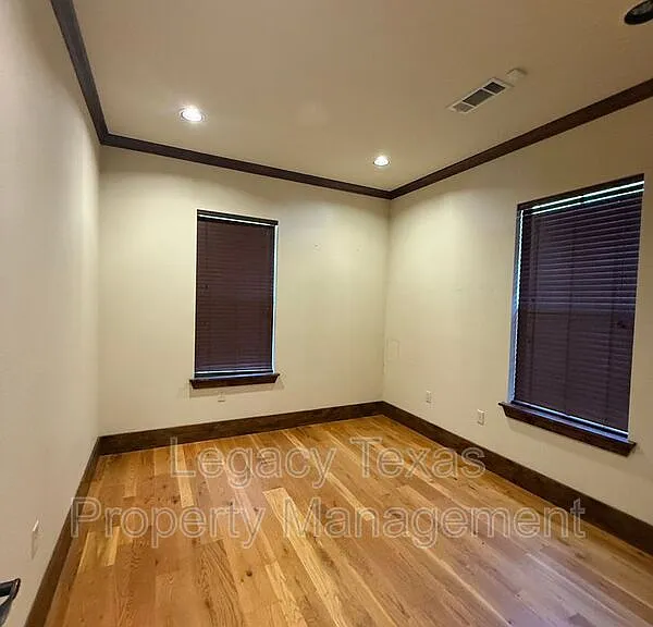 875 N Main St #103 — Photo 7