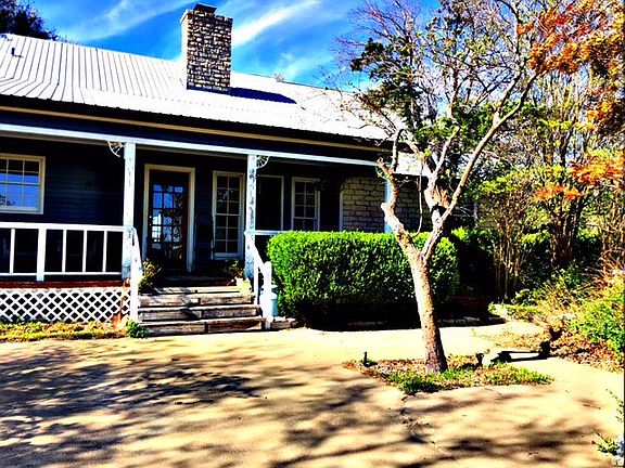 2nd image of 1401 Theresa Ln