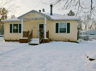 114 E Sugnet Rd, Midland, MI 48642