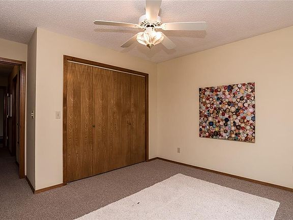 4th image of 2 Dumfries Ln