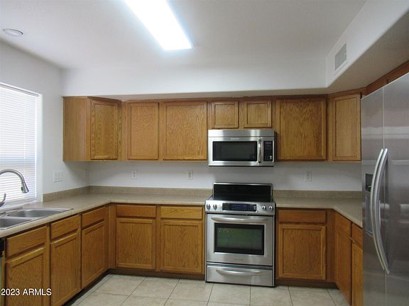 3rd image of 16240 W Moreland St