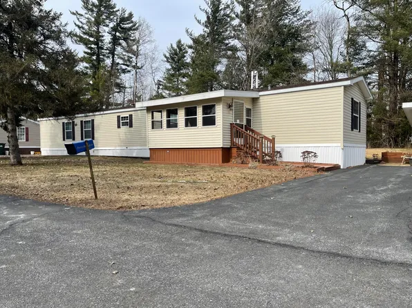 7 Labarge Dr, Plattsburgh, NY 12901