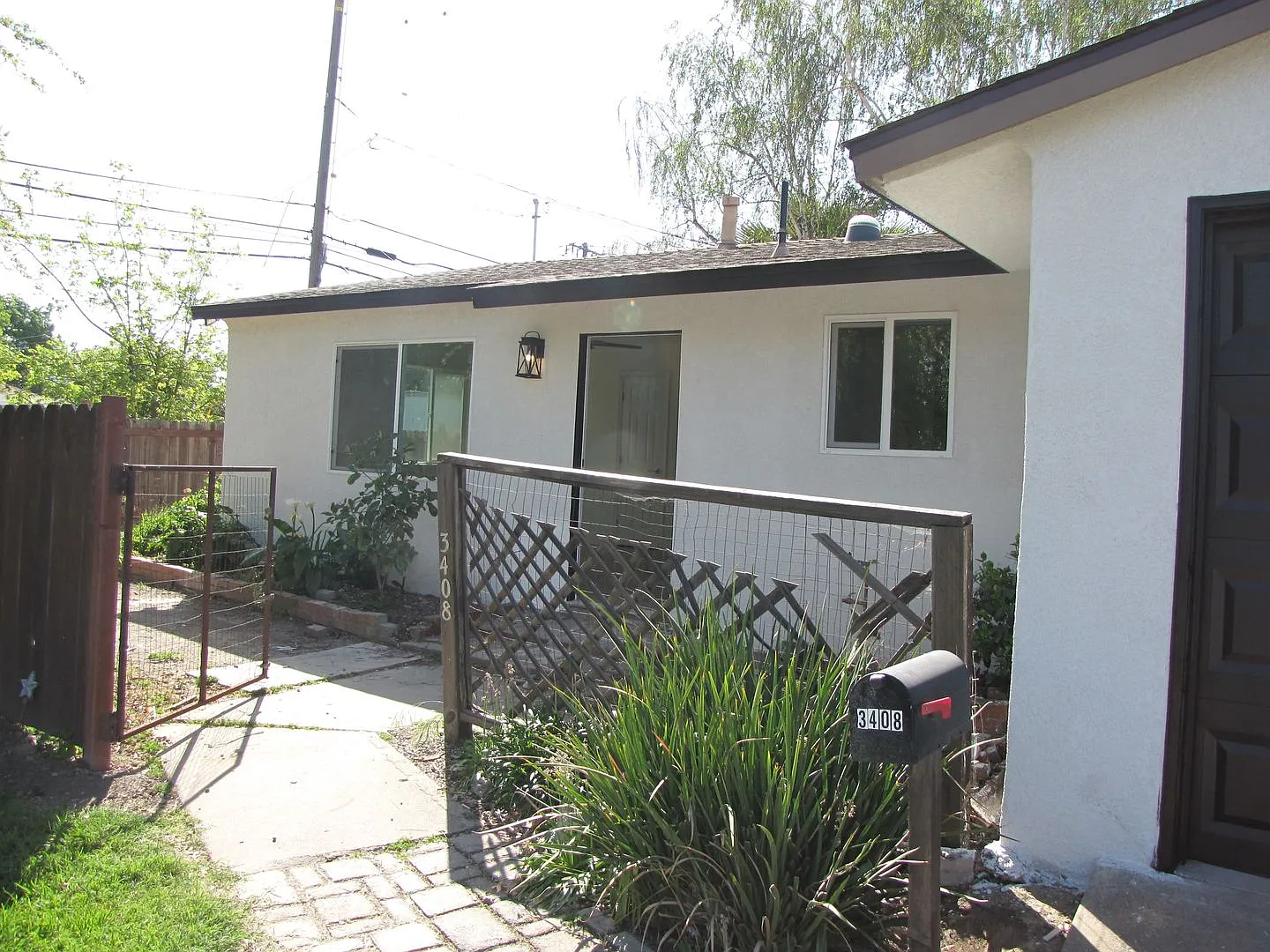 3408 W Alpine Ave Stockton 95204 — Photo 2