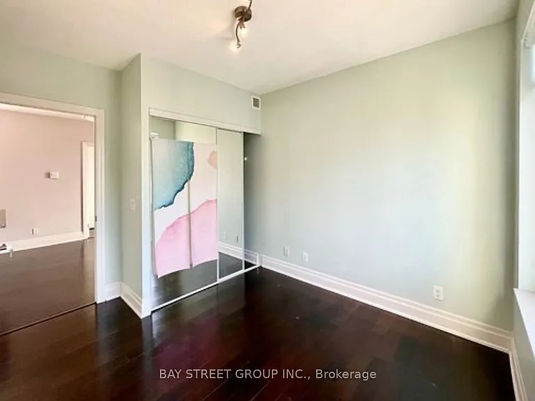 111 Upper Duke Cres #904 — Photo 12