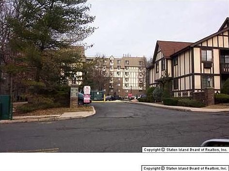3rd image of 2 Elmwood Park Dr APT 218