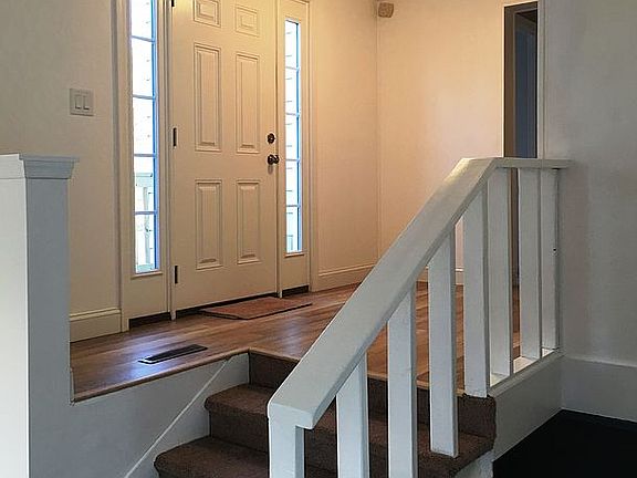 foyer 2nd story