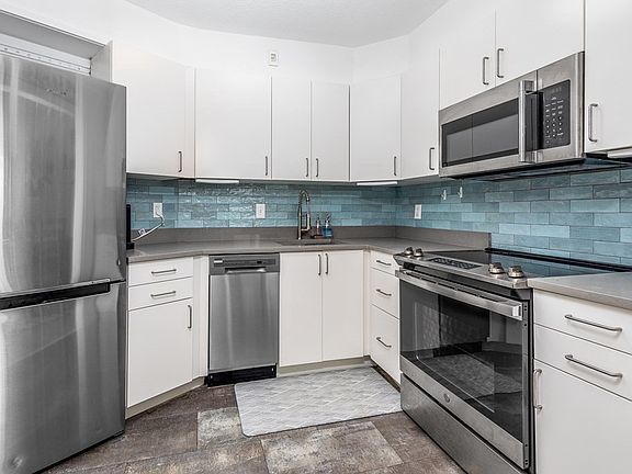 4th image of 300 Lynn Shore Dr APT 504