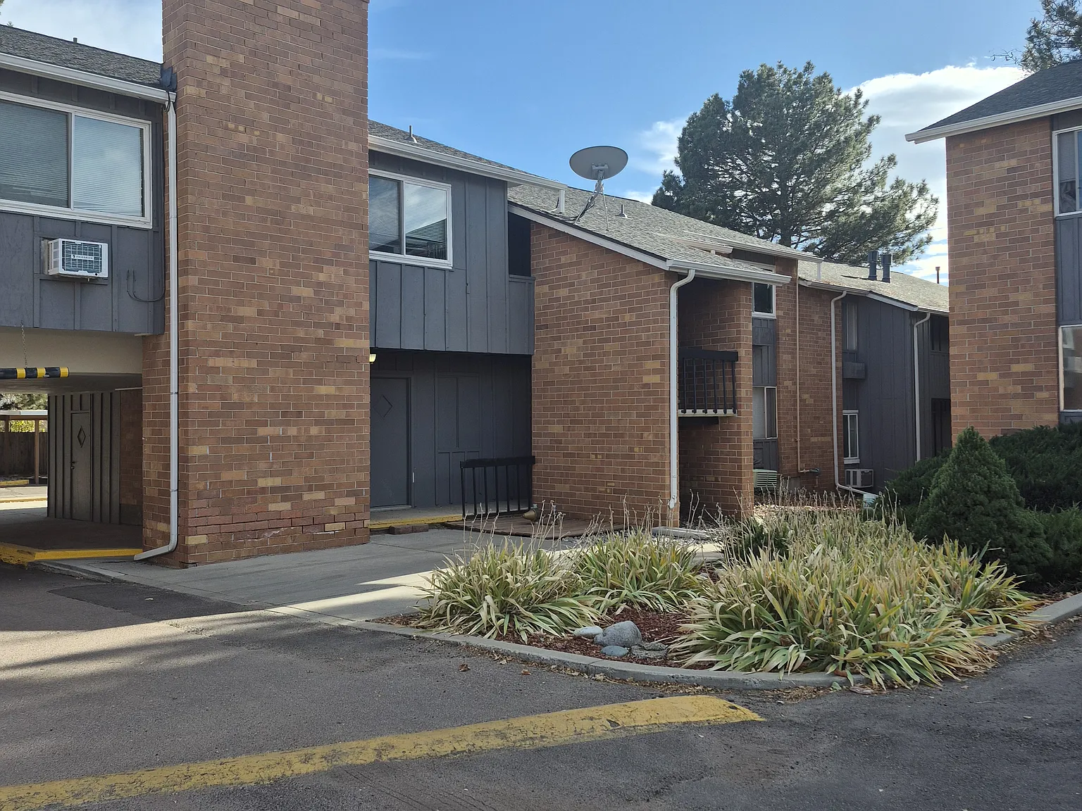 2 bed, 1020 sqft, $1,295 — Photo 2