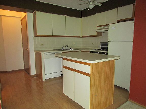 2nd image of 16 Echo Ct APT 5