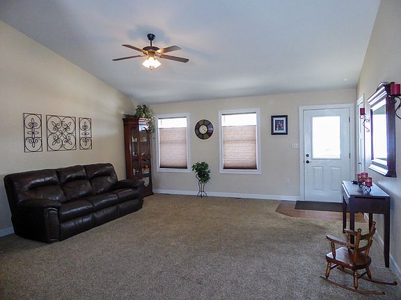 5th image of 605 Catalina Ave