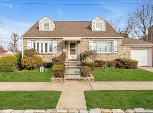 1500 Terrace Blvd, New Hyde Park, NY 11040