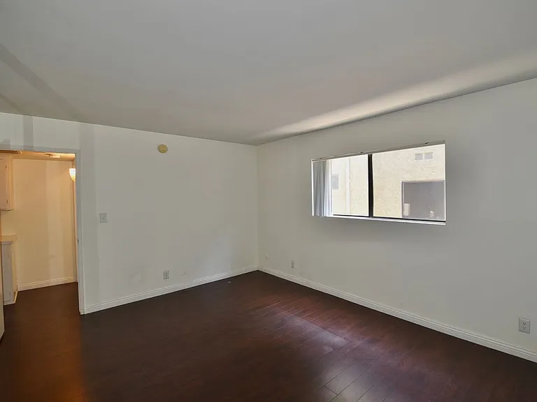 15128-44 Burbank Blvd — Photo 10
