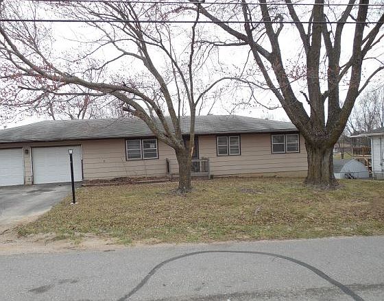 1st image of 1205 S 104th St