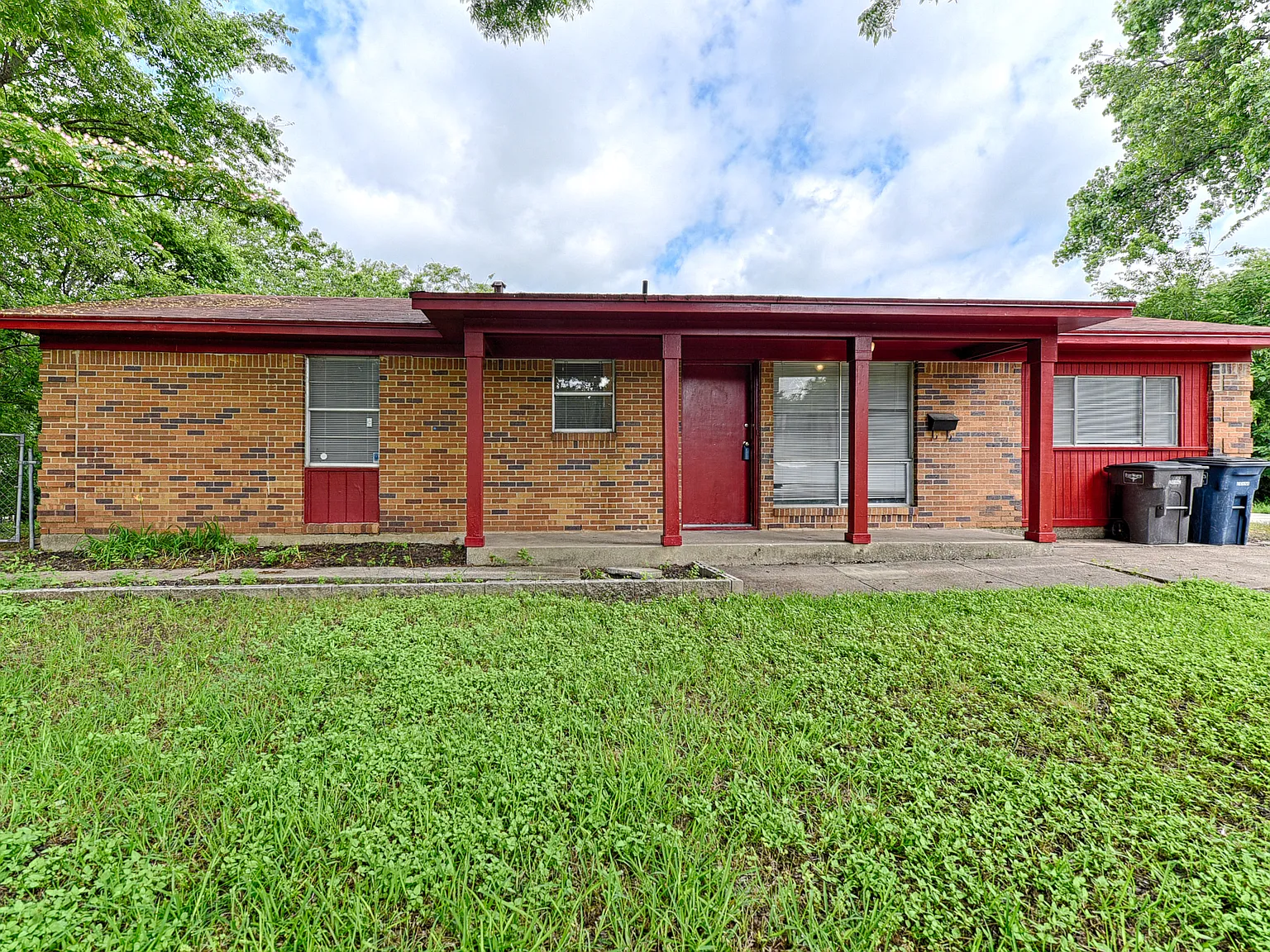 3 bed, 1296 sqft, $1,500 — Photo 1