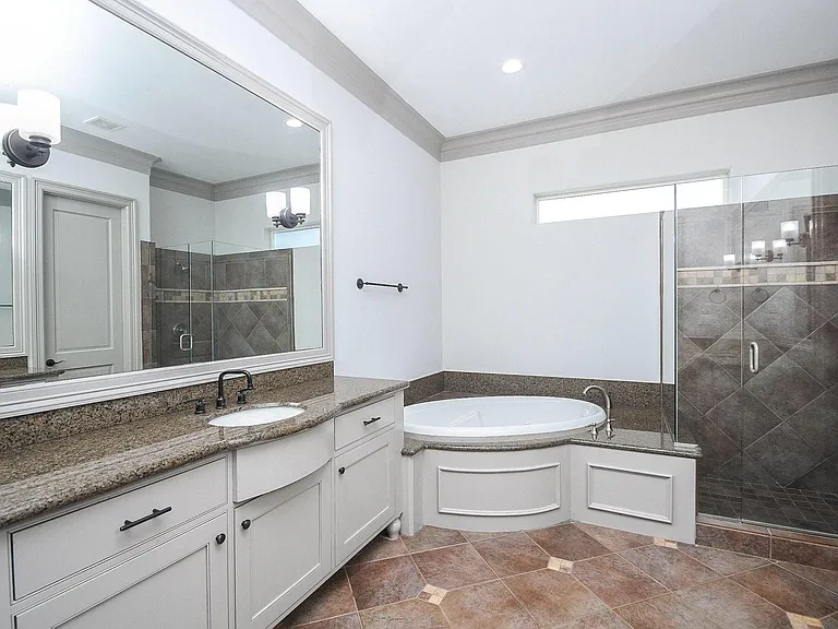 2702 Tudor Mnr — Photo 25