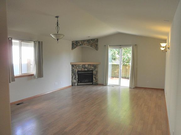 5th image of 6514 78th Pl NE