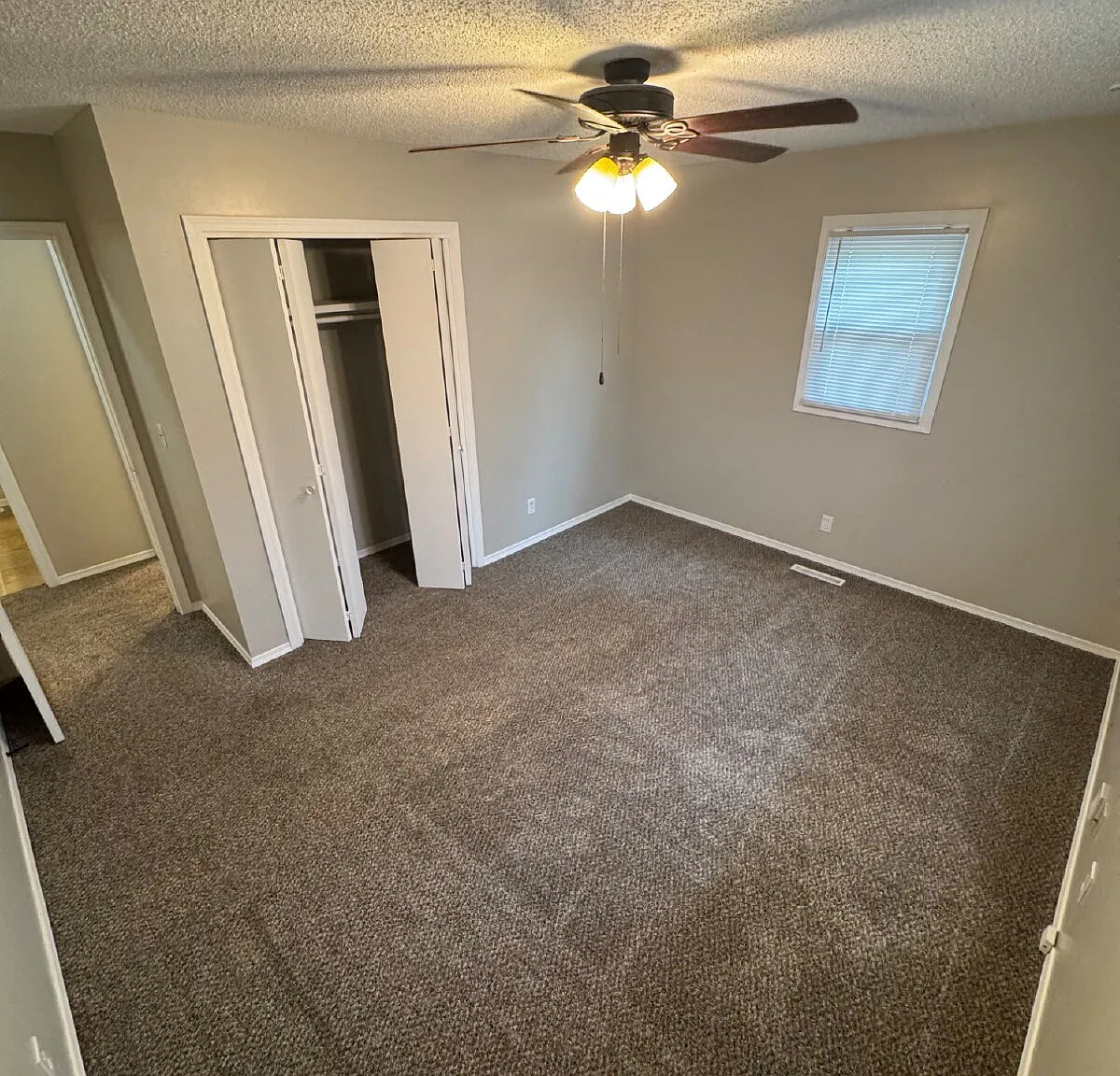 2 bed, 1.0 bath, $850 — Photo 4