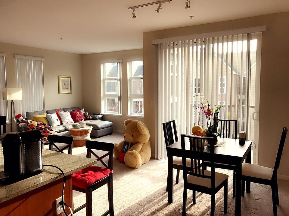 1st image of 616 Park View Dr APT 301