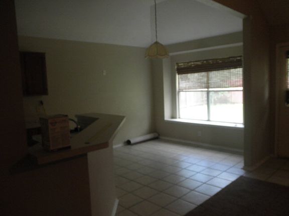 4th image of 1305 E Hancock St
